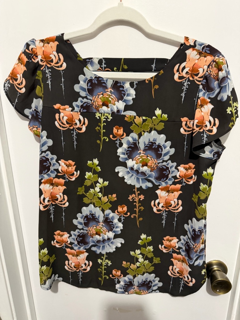 Loft - Flutter sleeve floral top